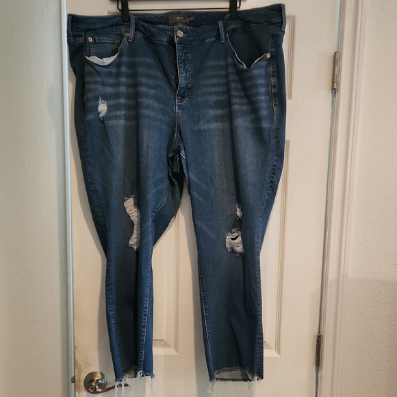 torrid Denim - EUC Torrid Sz 26R Distressed Knee And Hem Denim Jeans